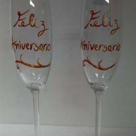 04385700195-PFA – CONJ. 2 FLUTES PINTADOS FELIZ ANIVERSÁRIO
